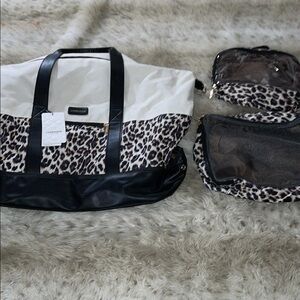 New with tags Lovenook 3 piece travel bag set cheetah